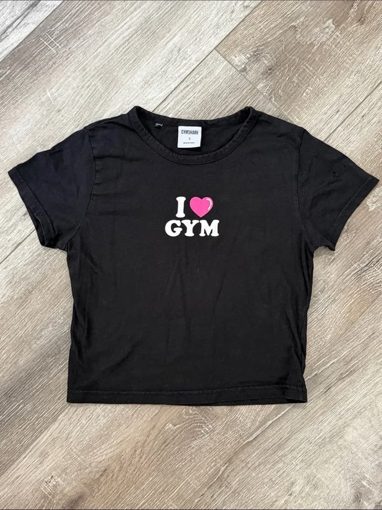Original photo of gym heart tee